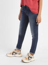 Load image into Gallery viewer, Women&#39;s Mid Rise 711 Skinny Fit Jeans
