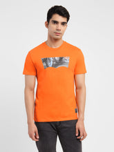 Load image into Gallery viewer, Graphic T-shirt from Levi&#39;s Motorcycle Collection

