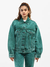 Load image into Gallery viewer, Levi&#39;s x Deepika Padukone Emerald Trucker Jacket
